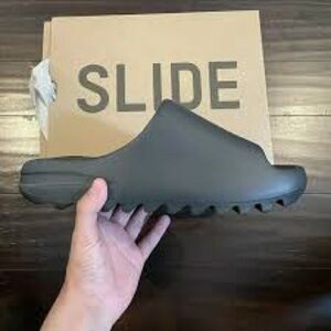 yeezy slide onyx